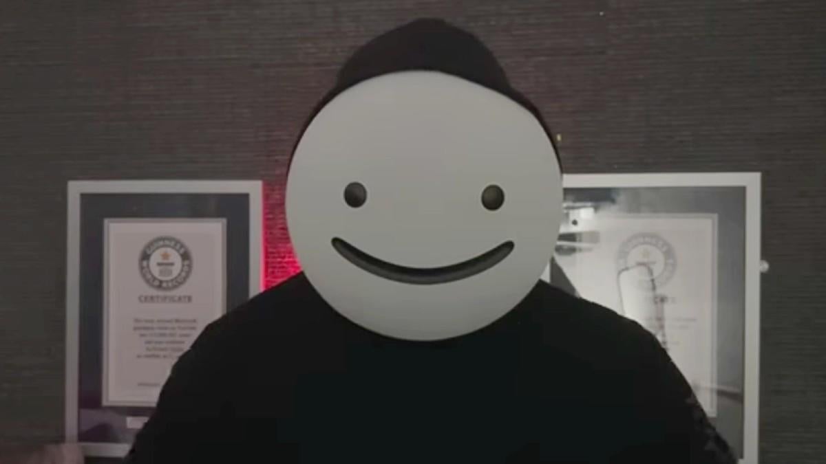 Dream Deletes Face Reveal Video, Goes Back To Wearing Mask Permanently