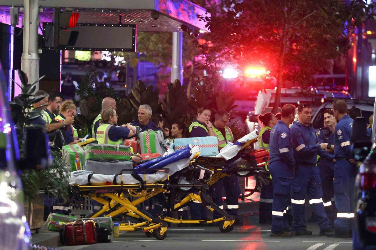 Frenchman Who Helped Fend off Sydney Mall Attacker is Offered Australian Citizenship Months Before Visa Expires