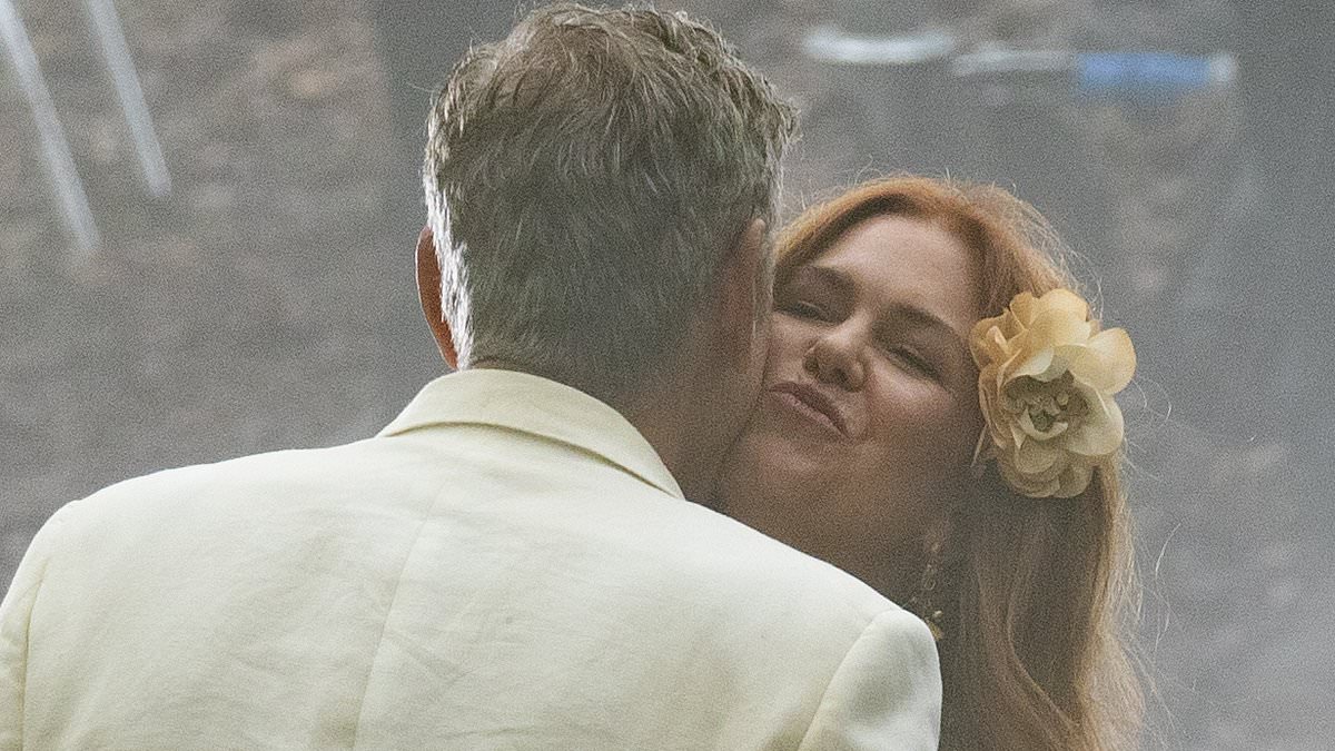 Isla Fisher's a smiler after just one kiss from George Clooney as the pair film a scene for their upcoming Netflix film