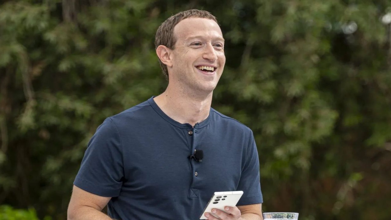 The Truth Behind Mark Zuckerberg's USD 1 Salary; KNOW More About How Much The Facebook CEO Earns