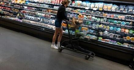 US Fed's favored inflation measure cools further in June