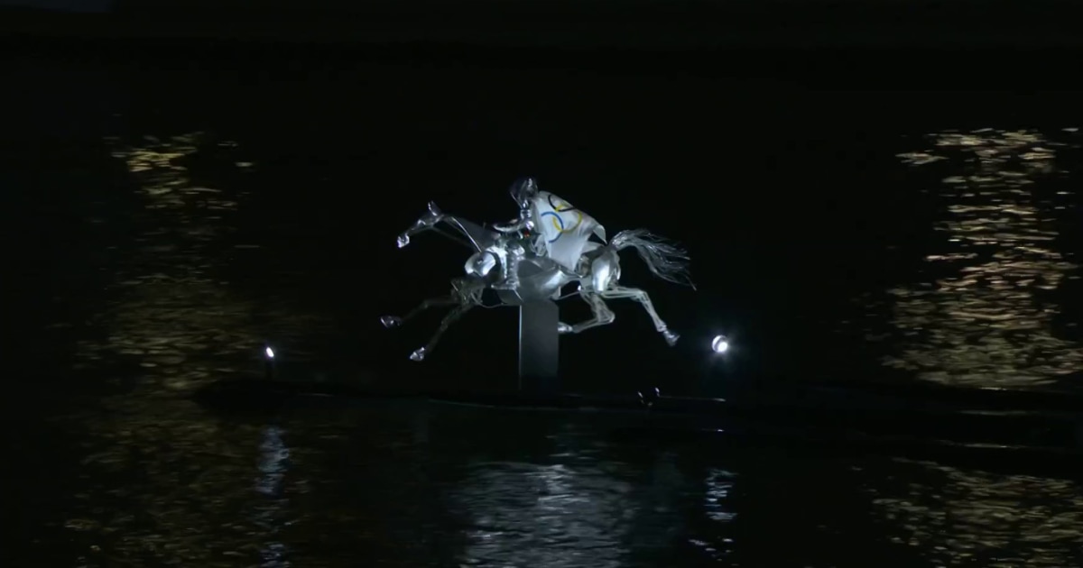 Watch a mesmerizing metal horse gallop down Seine River