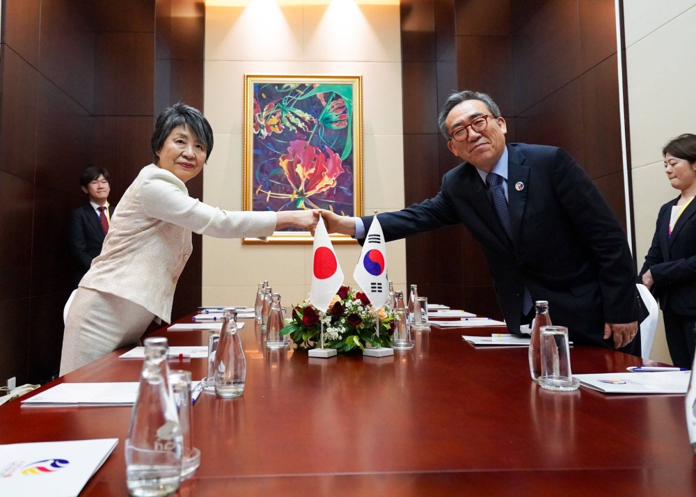 Japan and South Korea top diplomats pledge even stronger cooperation