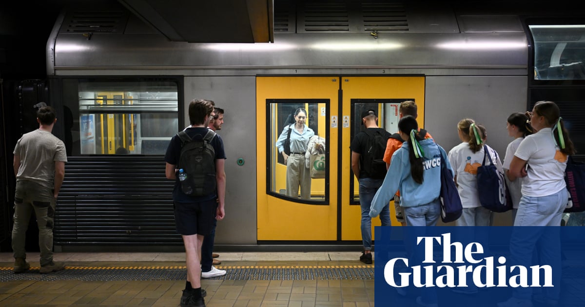 Sydney train strike: chaotic shutdown averted after 11th-hour crisis talks with union