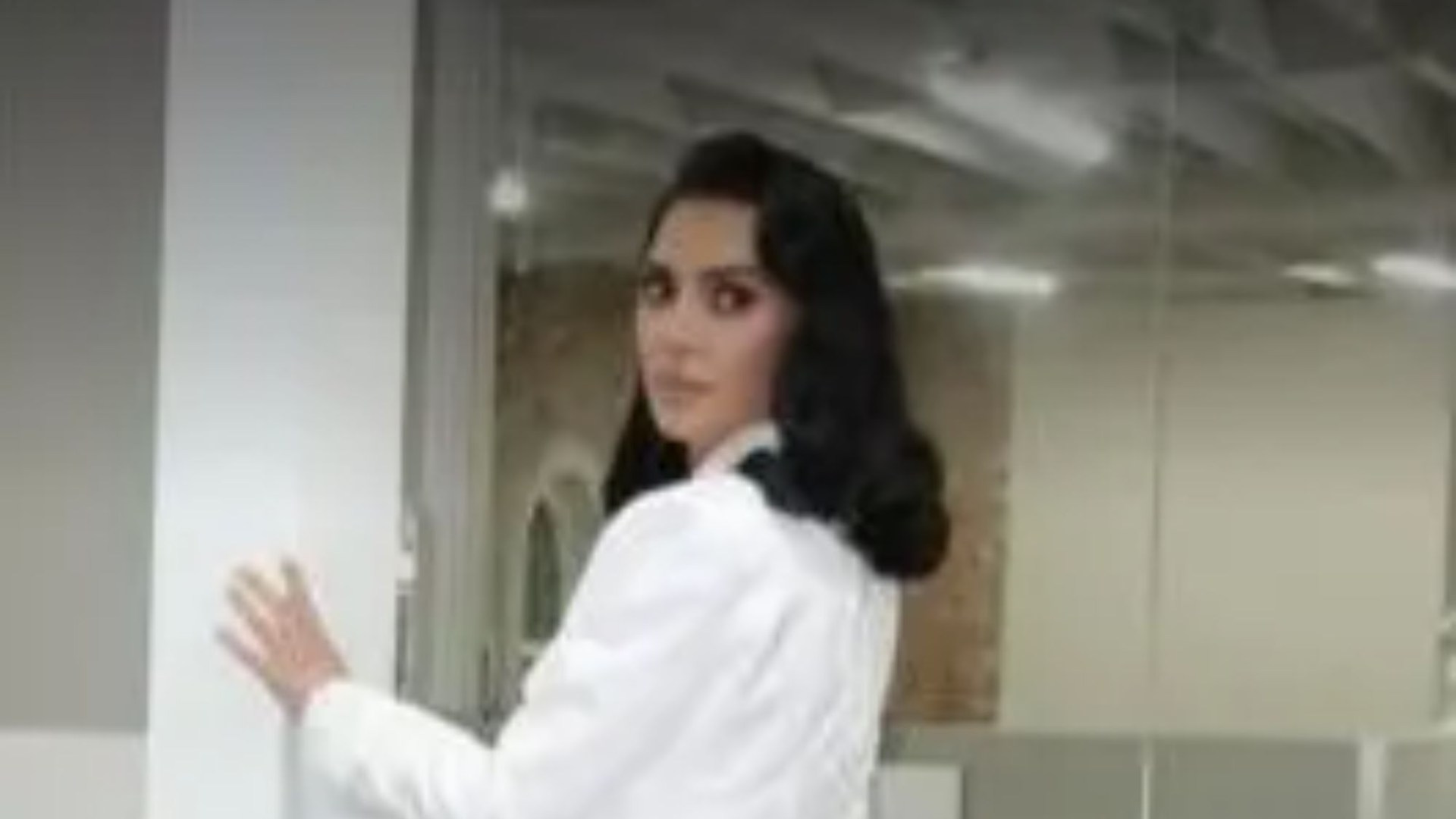 Kim Kardashian critics spot photo blunder as she ‘forgets to edit the mirror’