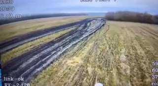 ? FPV на оптоволокне: картинка четкая, помех нет. На видео можно заметить сидящего ...