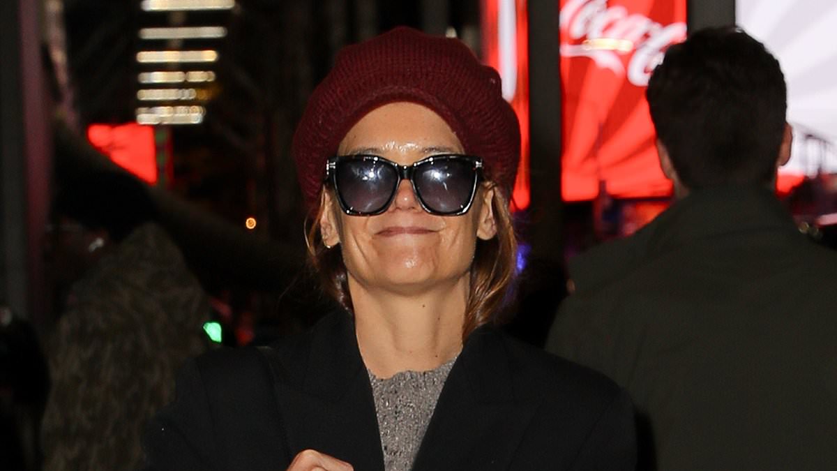 Katie Holmes cuts a casually chic figure as she steps out in NYC days after ex Jamie Foxx's savage jibe