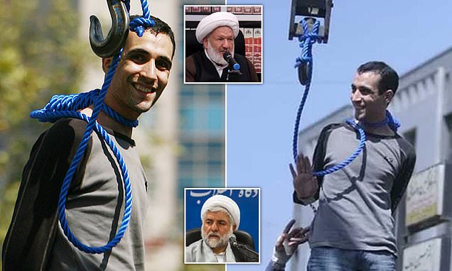 Incredible photo of Iranian smiling moments before his execution