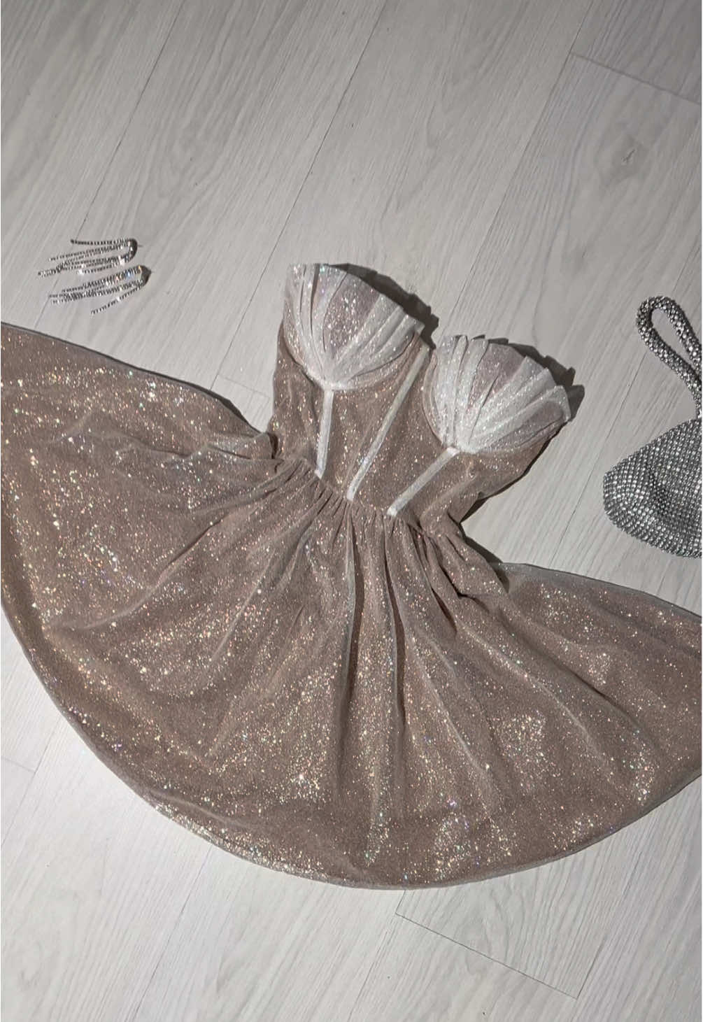 The perfect party dress doesn’t exis… ???? #partydress #princessvibes #gold #glitterdress