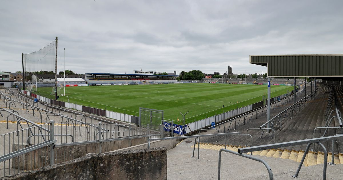 Is Clare v Leitrim on TV today in football league division 3?