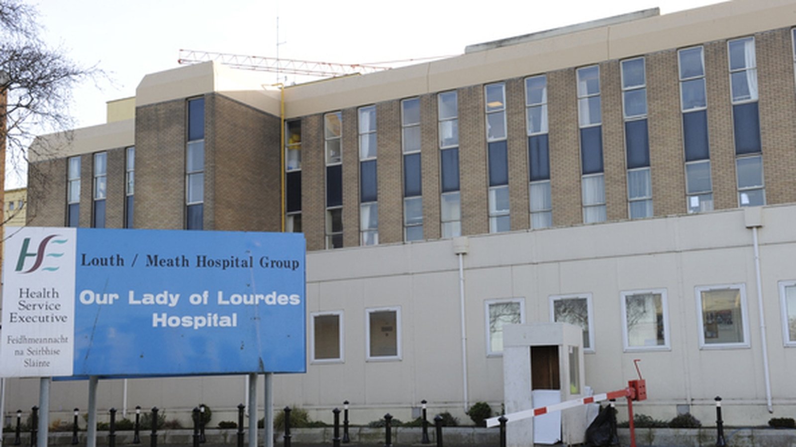 Man arrested after garda struck by van in Co Louth