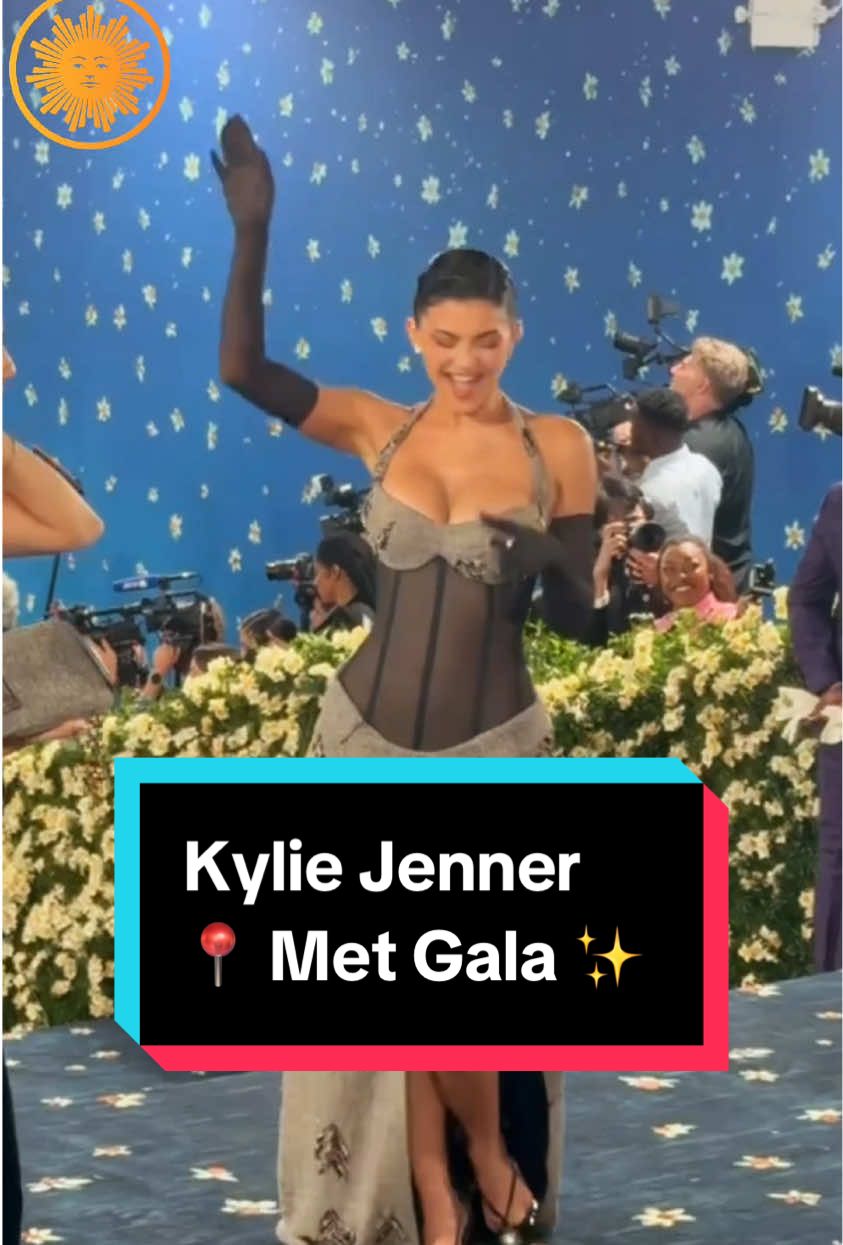 Kylie Jenner makes a striking entrance at the 2025 #MetGala. #kyliejenner #redcarpet #fashion #keepingupwiththekardashians #blackstyle #MetGala