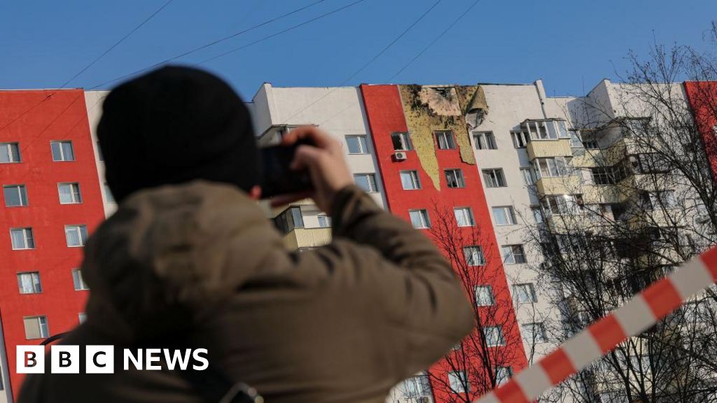Ukraine war: Russia closes Moscow airports  after drone attack