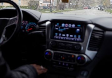AAA reports slight increase in holiday travel as families weigh tariff impacts
