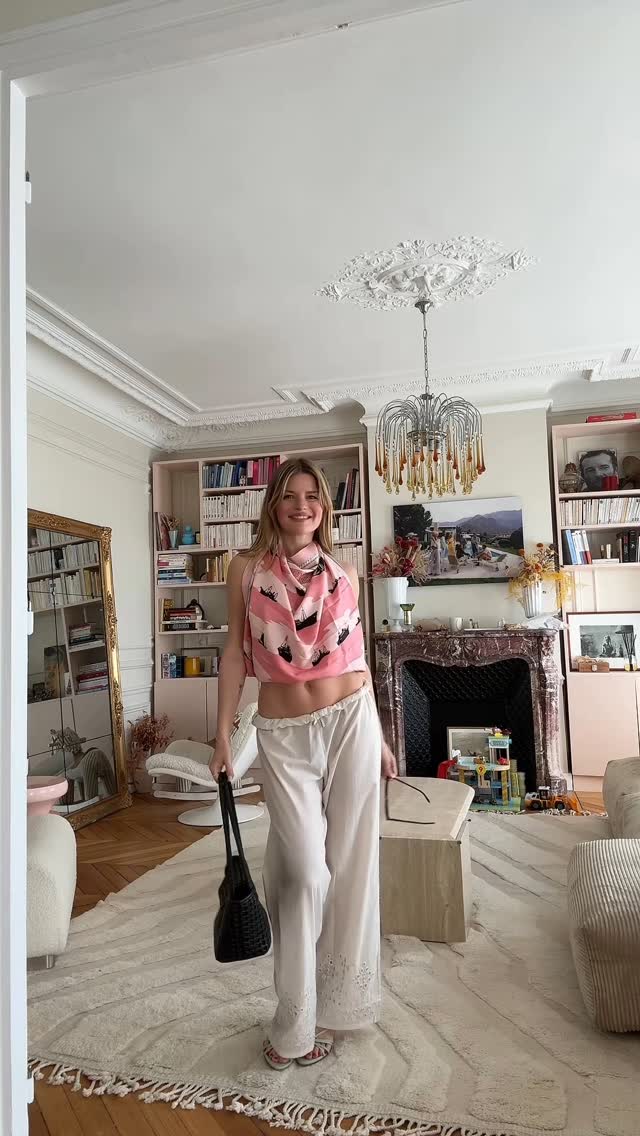 30 days of spring outfits 🌸 22/30 🌸 wearing a scarf as a top = new obsession unlocked ☑️
