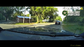 Marion County Sheriff’s Office deputies chase down a fleeing driver because he didn’t have a license (video)