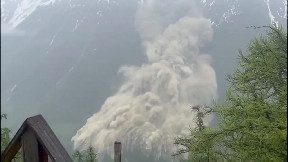 Glacier Collapse Destroys Village of Blatten, Switzerland (video)