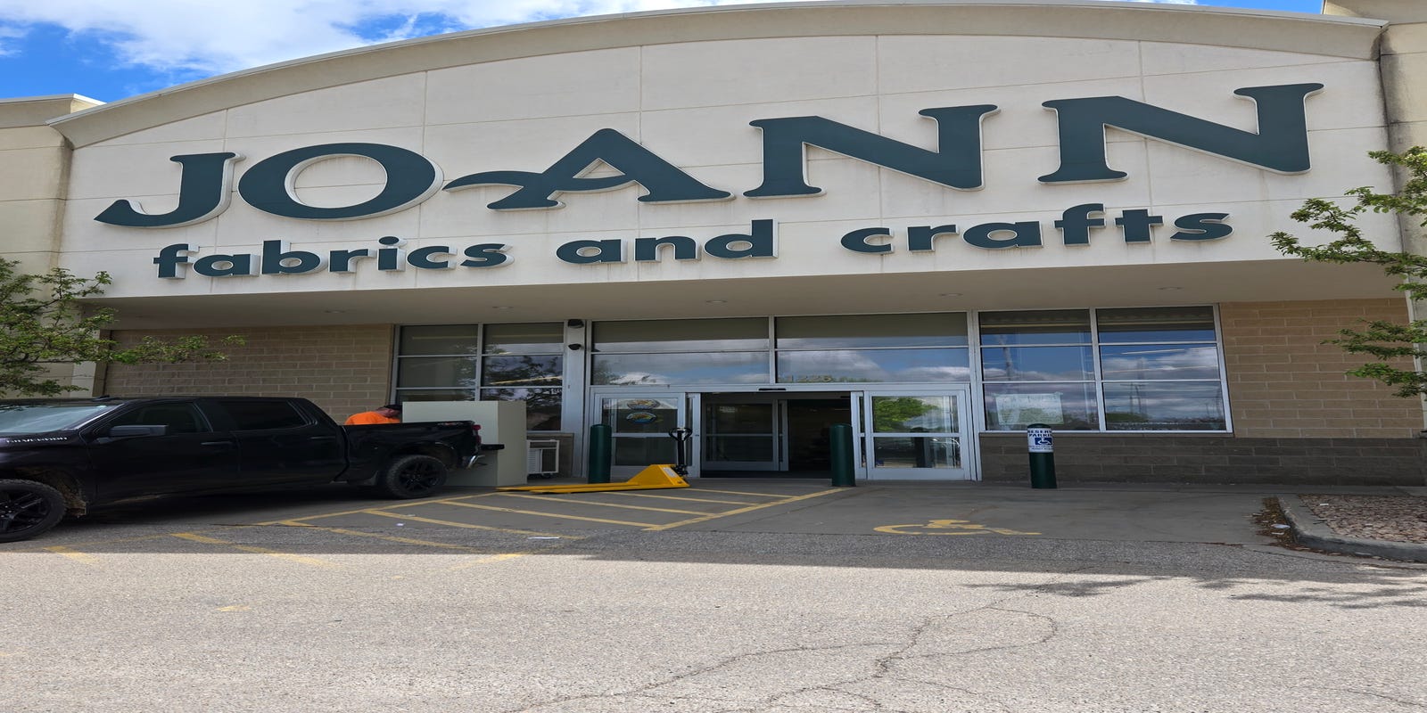 Last Joann Fabrics stores closing for good, loyal customers mourn loss on social media