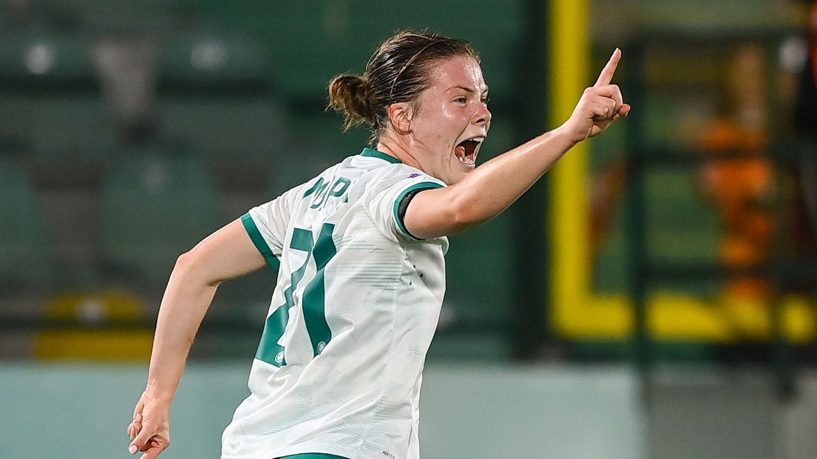 Murphy's late cracker rescues Ireland in Istanbul