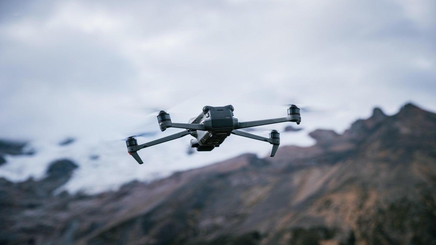 Ukraine deploy GOGOL-M mothership carrying two FPV drones