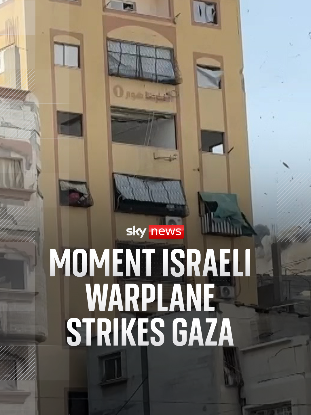 Moment Israeli army strikes residential building in #Gaza.   #Israeli warplanes attacked a residential building in Northern Gaza, forcing the displacement of local people.    The UN has described Gaza as 'the hungriest place on Earth' in recent days.