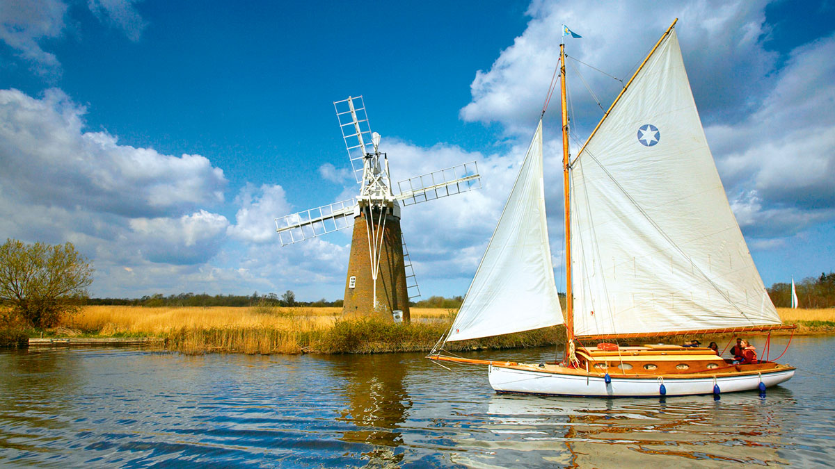 Boat charter holiday destinations in the UK and Ireland away from coast