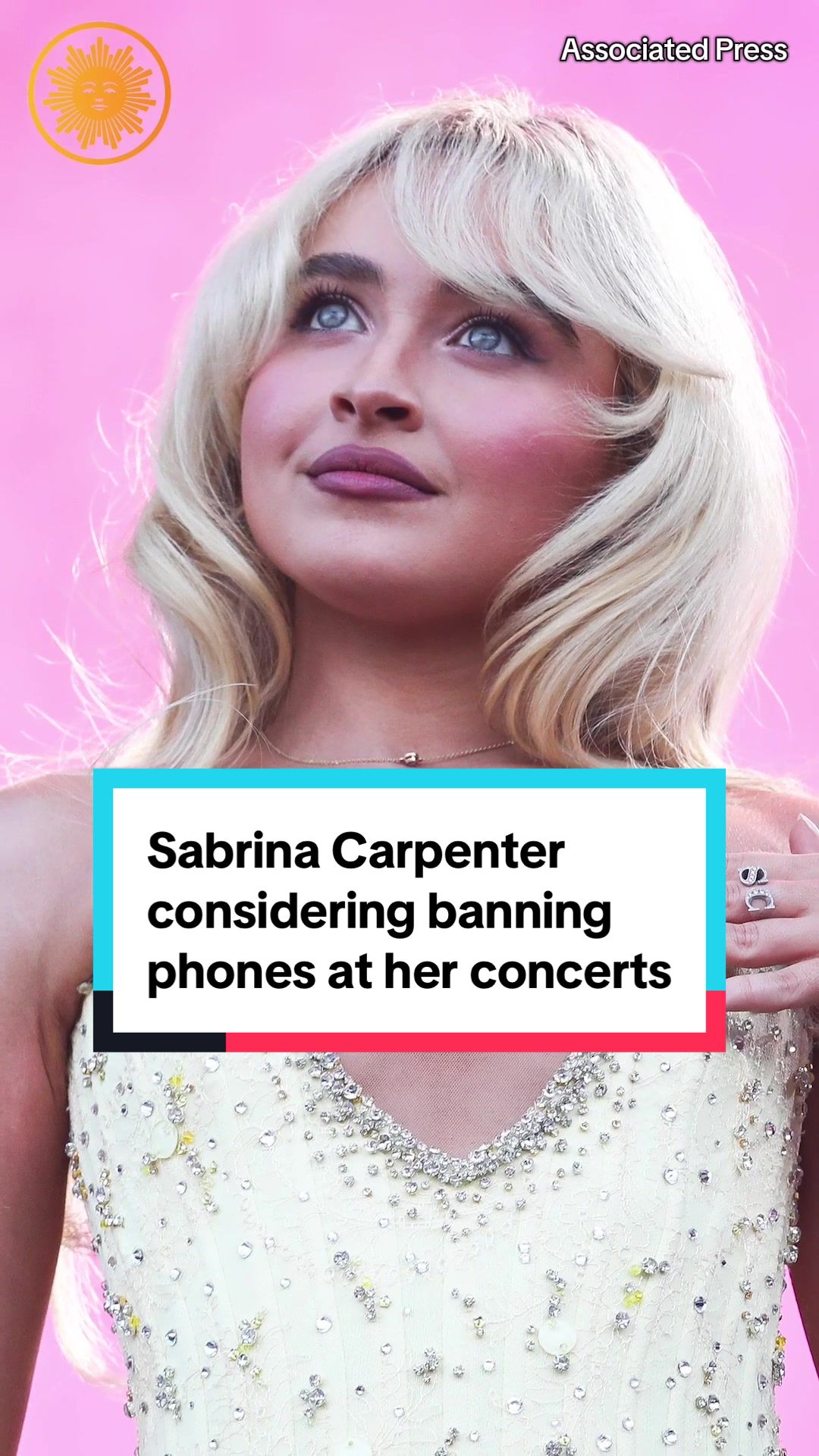 Sabrina Carpenter says she is considering banning phones at her concerts. She told Rolling Stone that attending a Silk Sonic show in Las Vegas in 2022 inspired her: “Everyone’s singing, dancing, looking at each other…It really, really just felt so beautiful.” #sabrinacarpenter