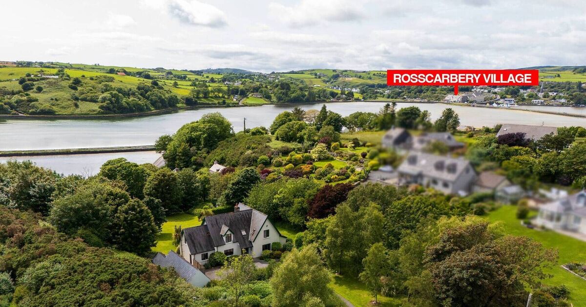 Strand yourself in high style at  Rosscarbery's Warren Blue Flag beach