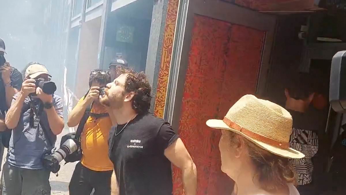 Hotel worker fights back against crowd of anti-tourism protesters