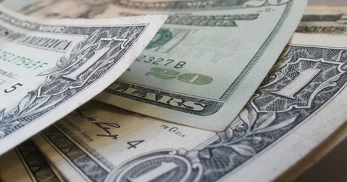 Dollar Decline 2025: Greenback Has Worst Start to Year Since 1973 Amid Tariff Fears