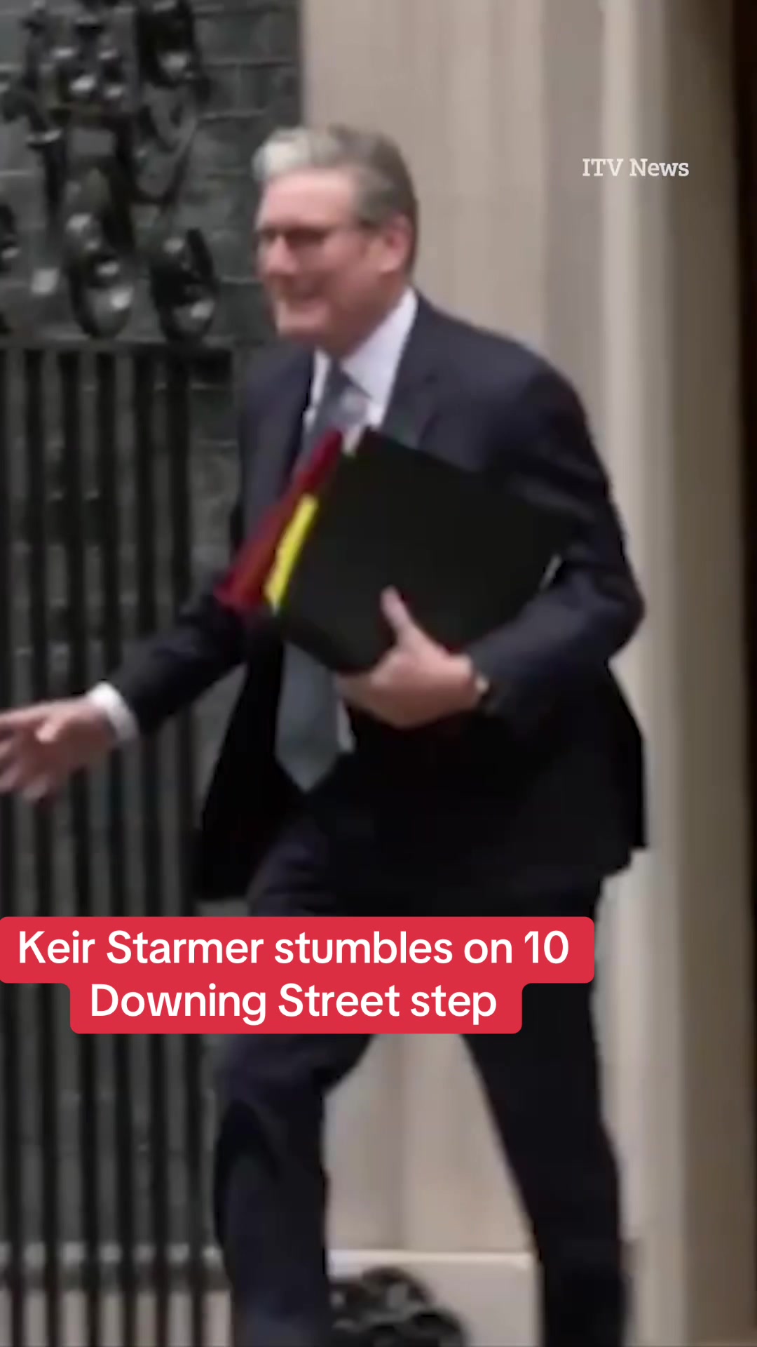 This is the awkward moment Keir Starmer stumbled on a step outside 10 Downing Street. #KeirStarmer #DowningStreet #Politics #UKNews