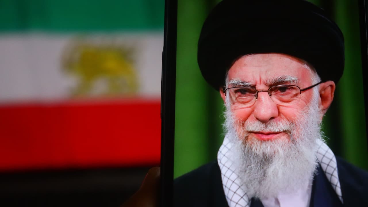Tehran’s empty Hormuz threat signals a weakened regime, Iran expert says