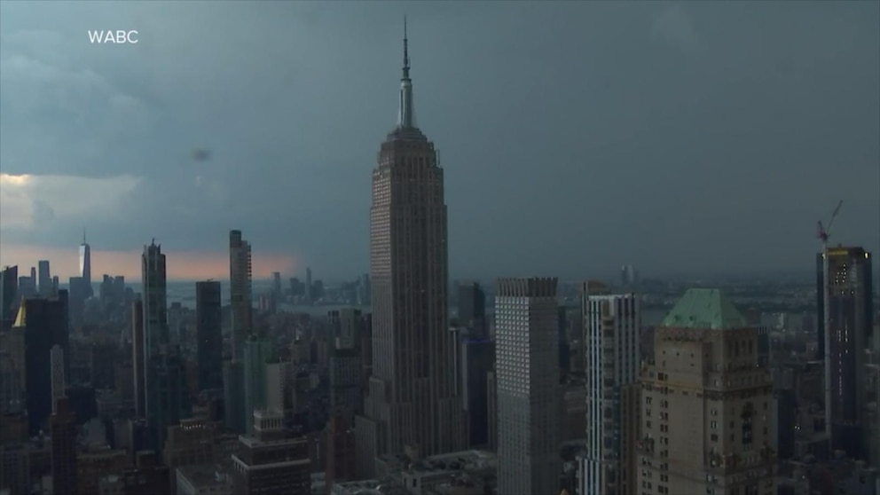 Video Severe storms threaten to derail holiday travel for millions