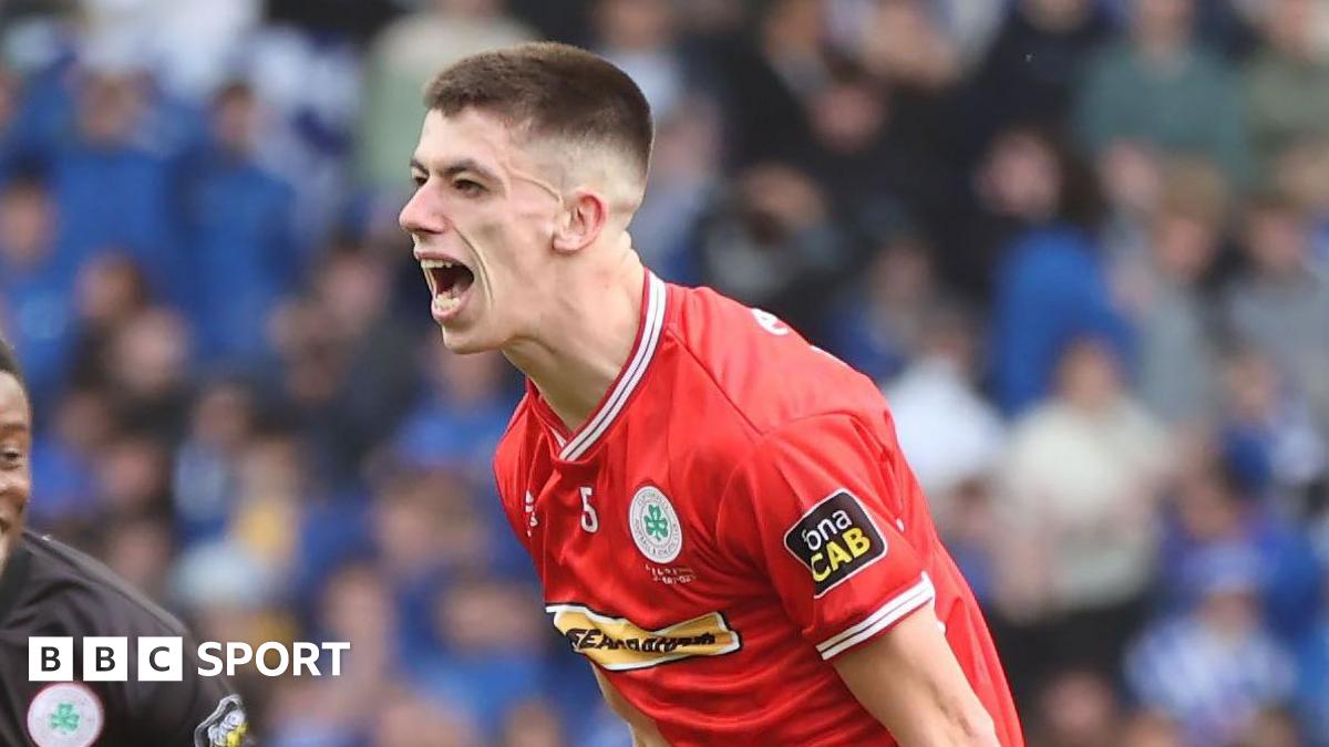Shea Kearney: Cliftonville full back signs for Dunfermline Athletic