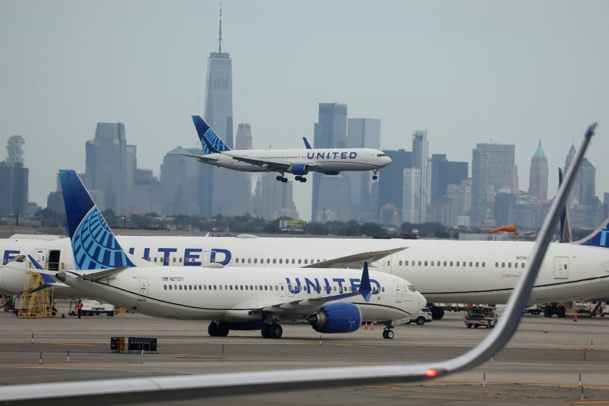 United Airlines worker sues after being forced to remove 300-pound corpse from plane