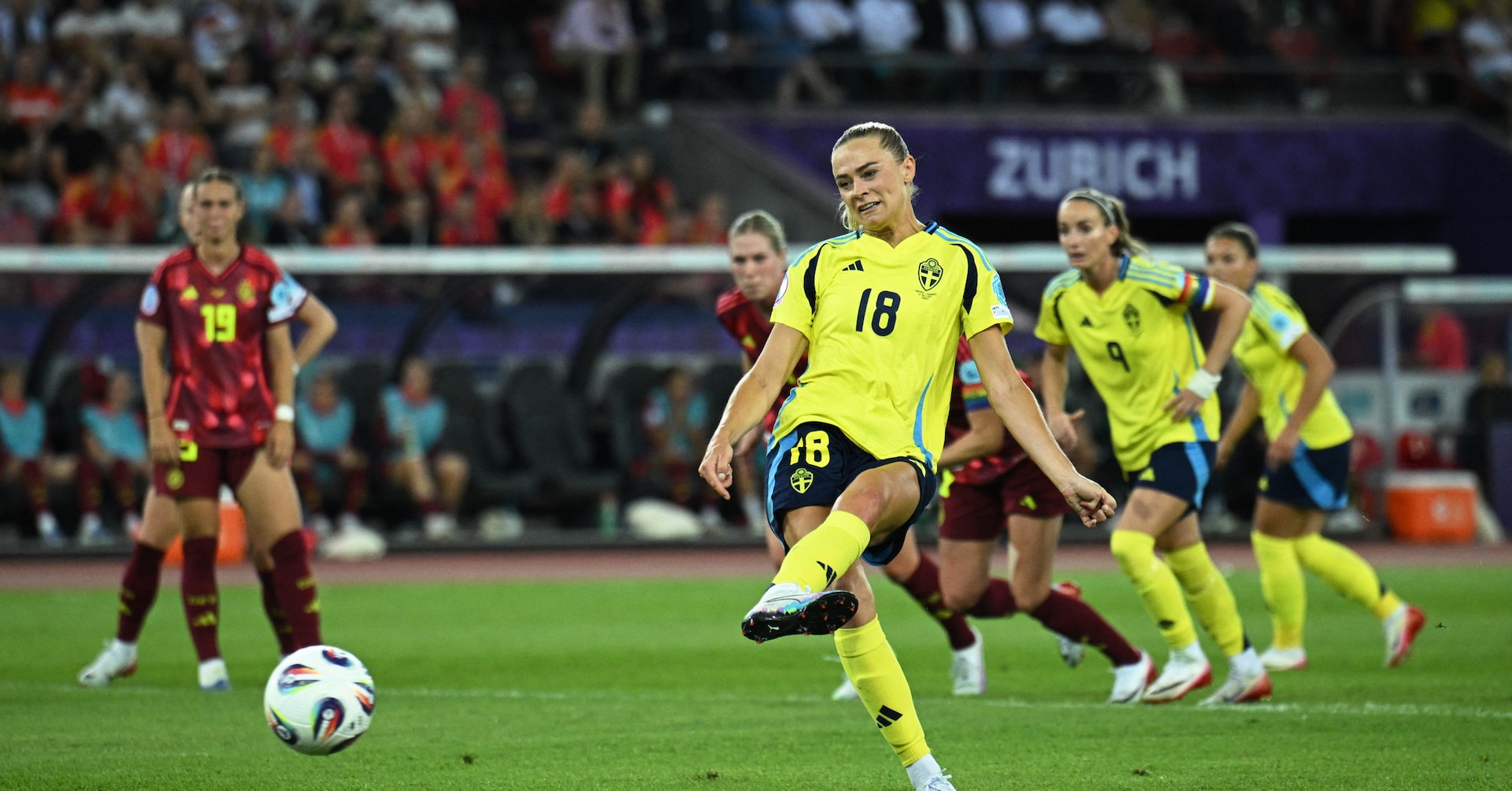 Sweden storm to group victory with 4-1 win over Germany
