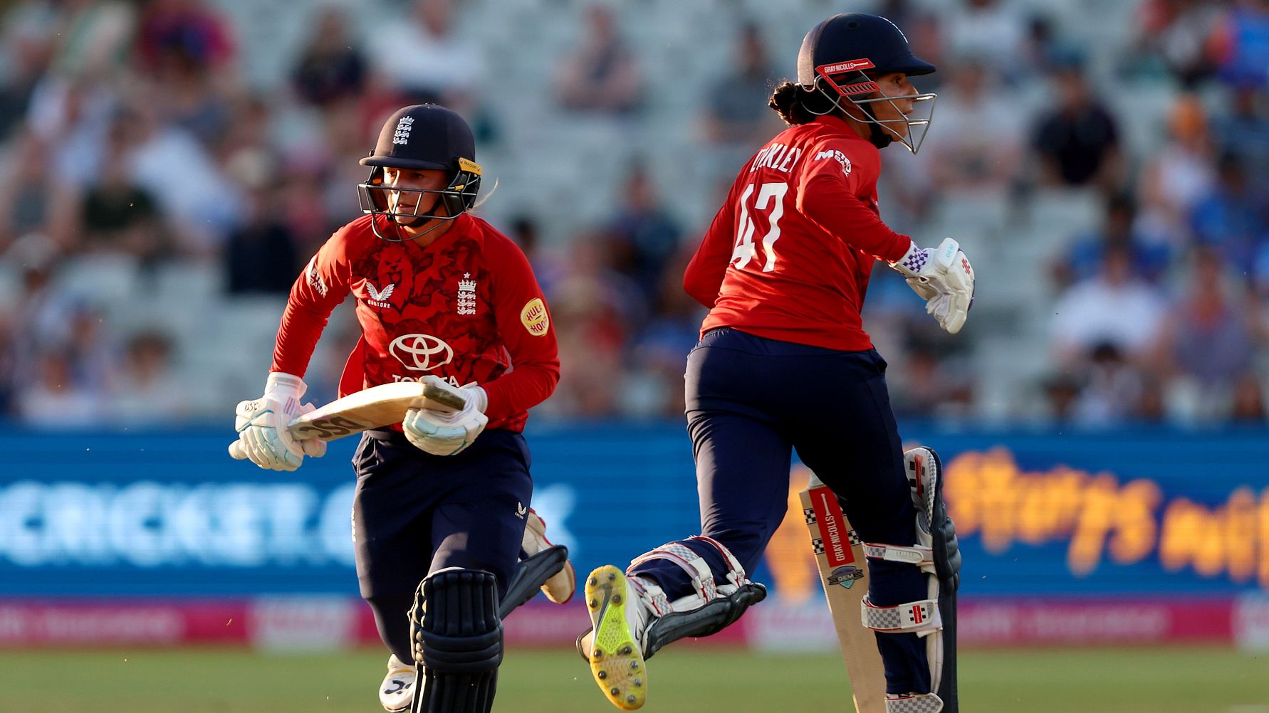 England Women close Vitality IT20 series with last-ball thriller