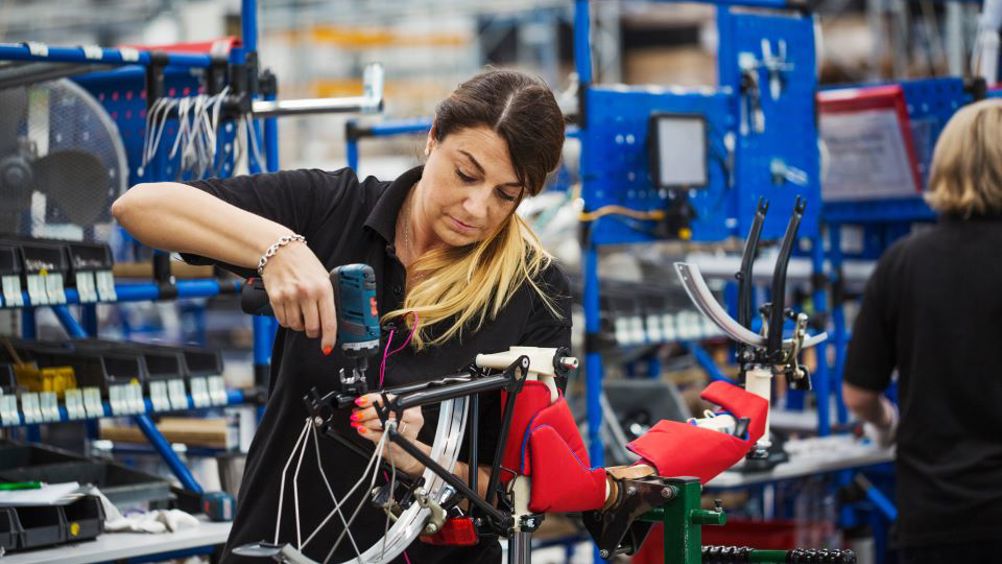 UK Manufacturing Output Surpasses Pre-Covid Levels