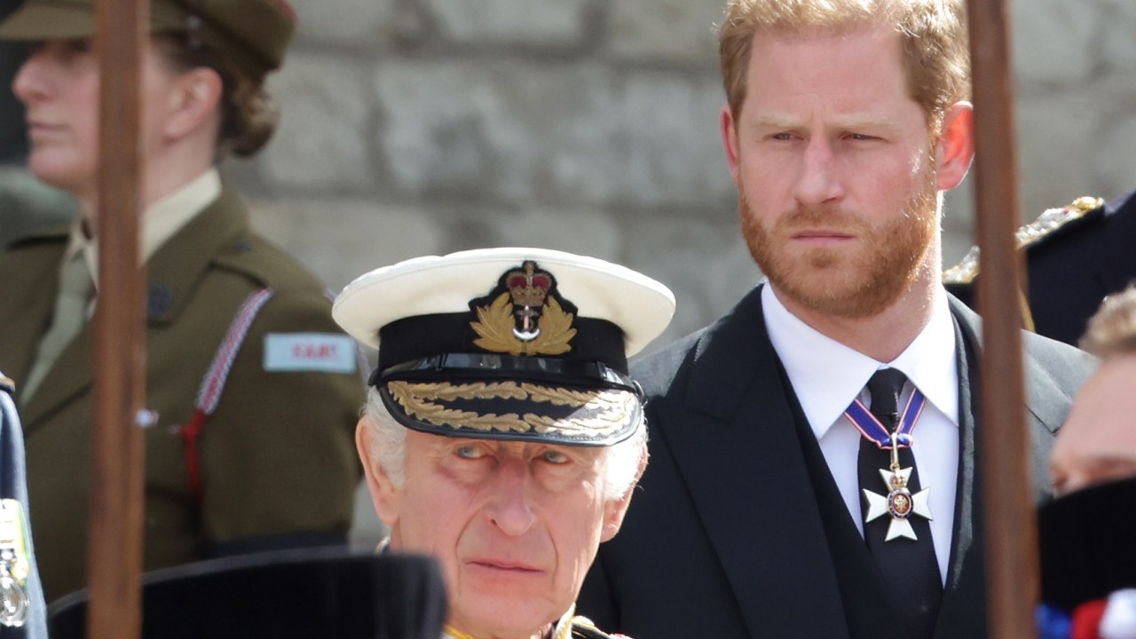 'Handouts': Real reason Harry and Meghan met with the King's aides