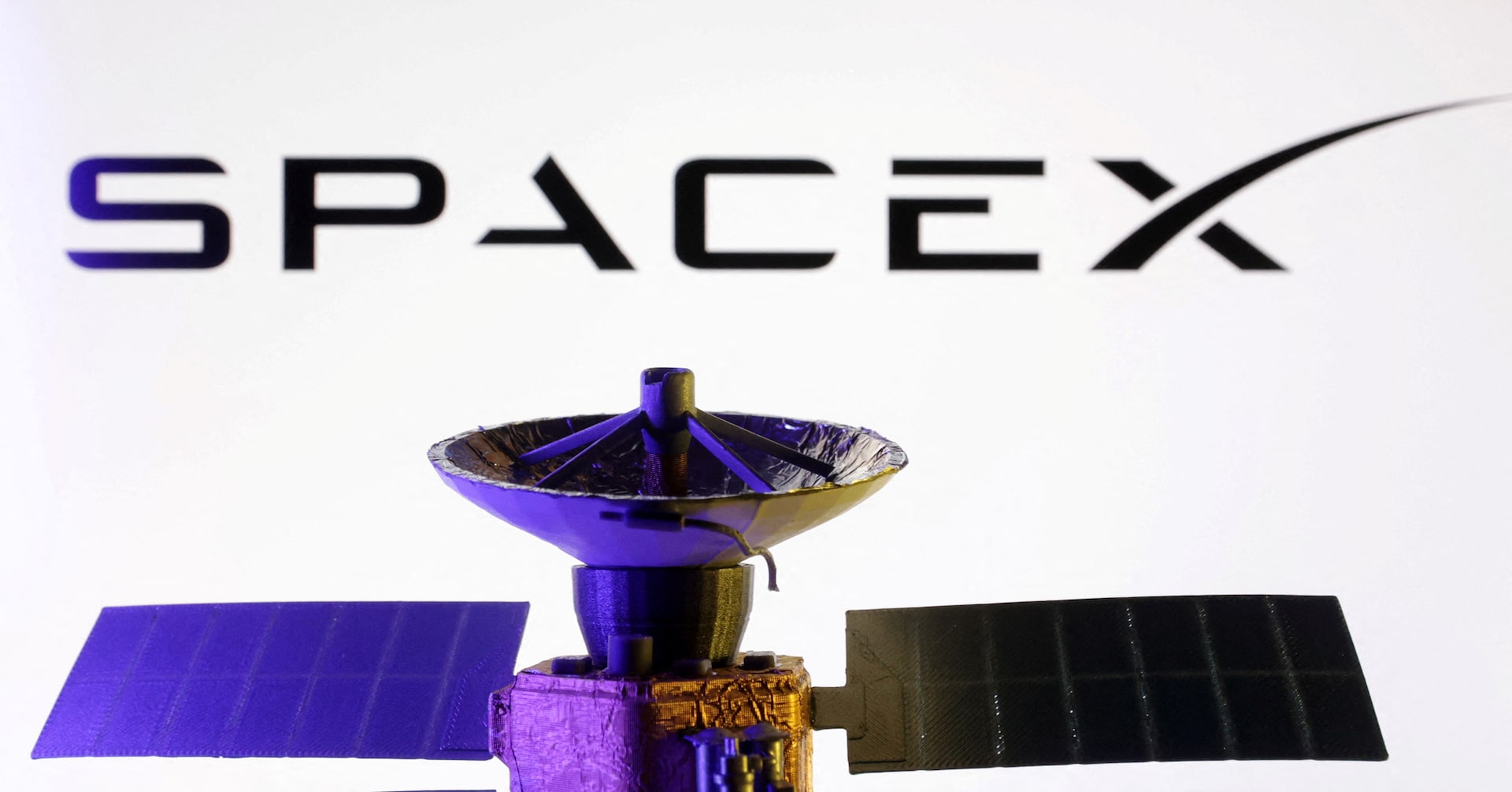SpaceX probes for cause of Starlink's global satellite network outage