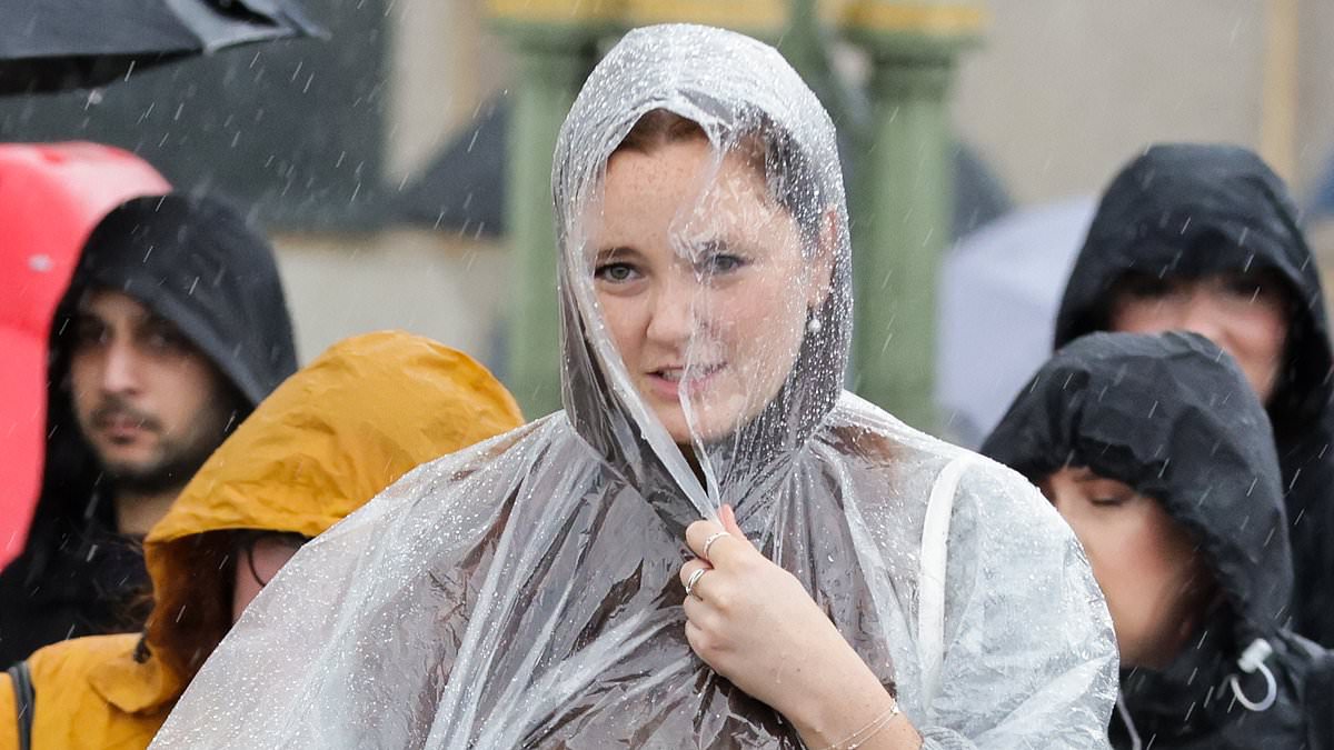 Thunderstorms warning is issued for London and the South East with more than two inches of rain set to fall in just two hours