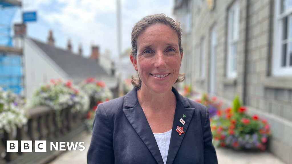 Guernsey AI scam targets islanders with fake Chief Minister posts