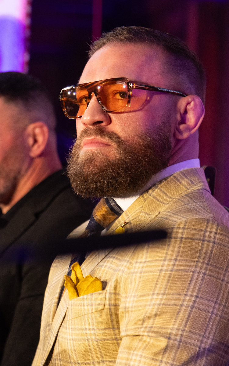 RT by @TheNotoriousMMA: You don’t vote charisma into office. It walks in and takes the mic. 🇮🇪🕶️ #McGregorForThePeople
