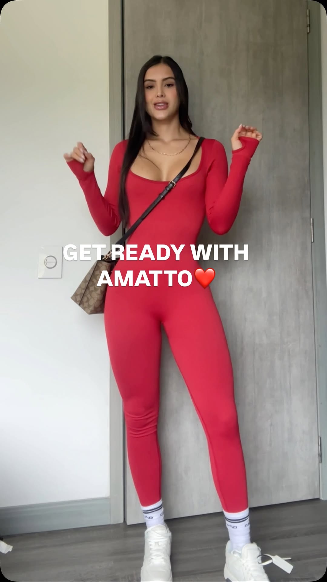 Un GRWM más diferente ✨❤️ amamosss la fuerza que demuestran las prendas rojas y estos enterizos, TODO LO QUE ESTÁ BIEN👌...