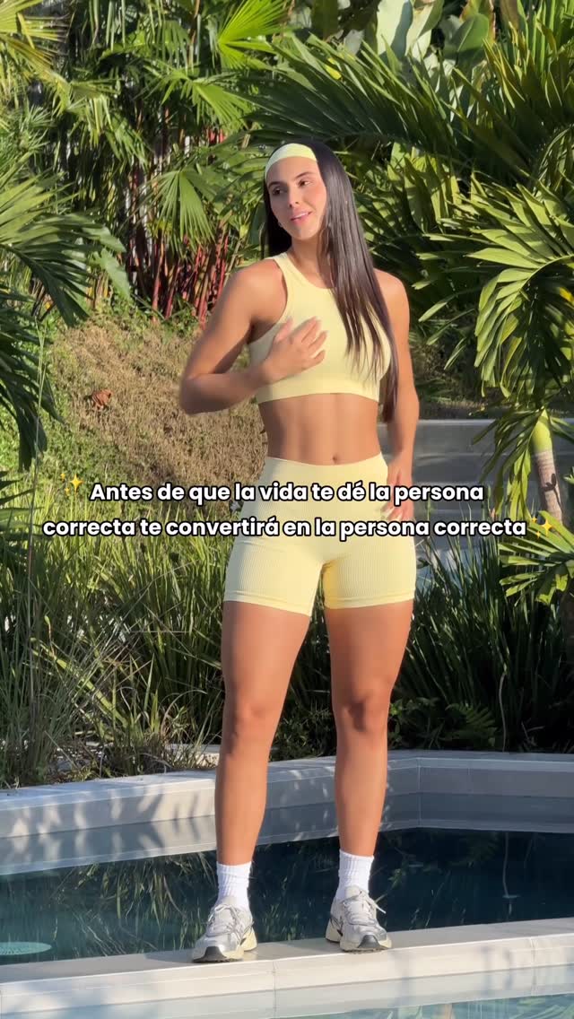 Recordatorio para todas💛✨ el cambio empieza contigo, primero te conviertes en tu mejor versión y lo demás llega solo!