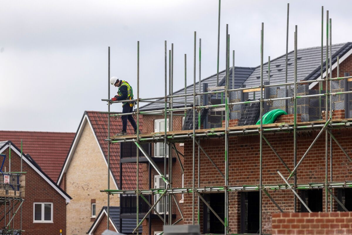 UK Construction Firms Stuck in Longest Slump Since Before Covid