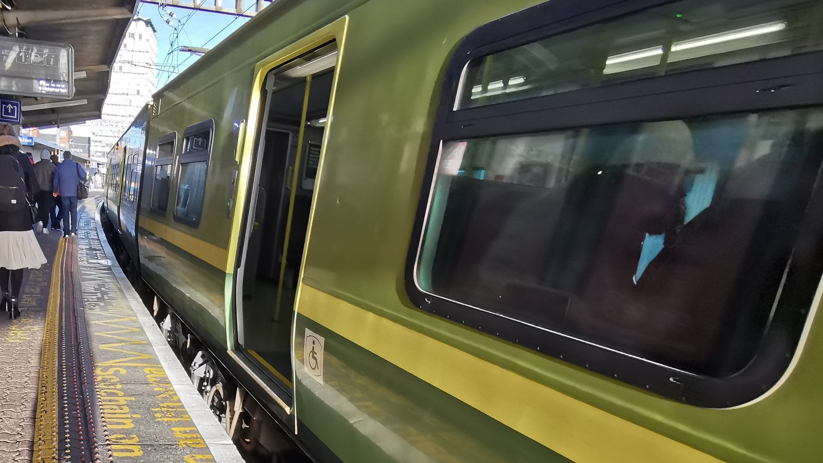 DART suspended between Lansdowne Road and Dún Laoghaire