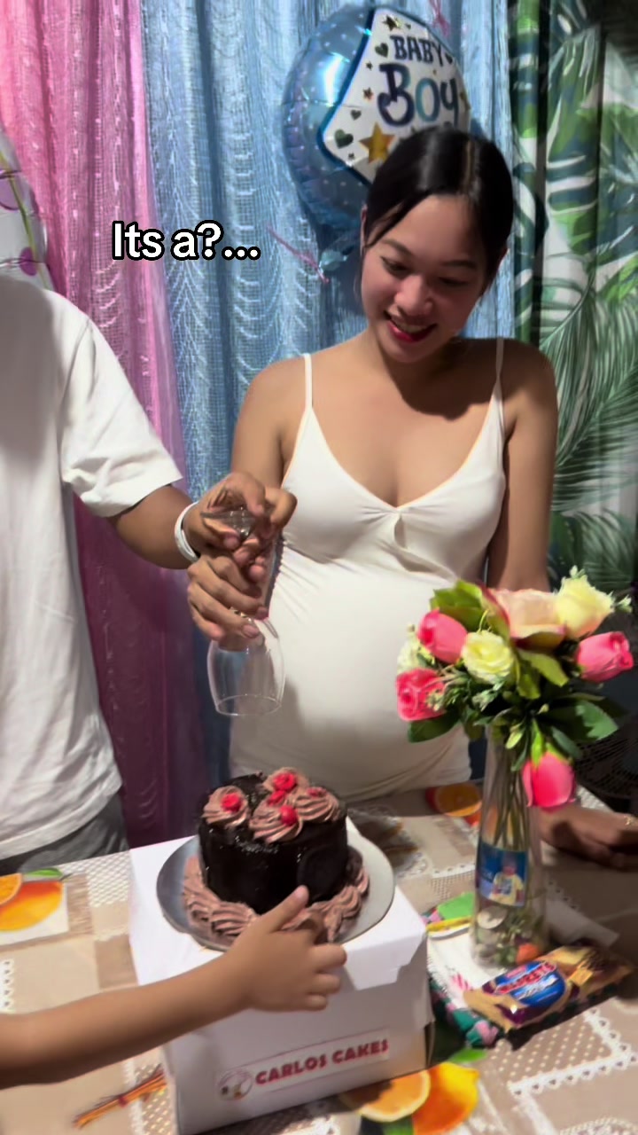 Its a? #genderreveal #genderrevealcake #genderrevealideas #pregnancyjourney #fypシ