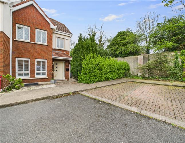17 Larkfield Place, Lucan, Dublin - RE/MAX Partners - 4956310