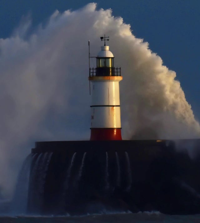 Cracking waves at Newhaven this evening
